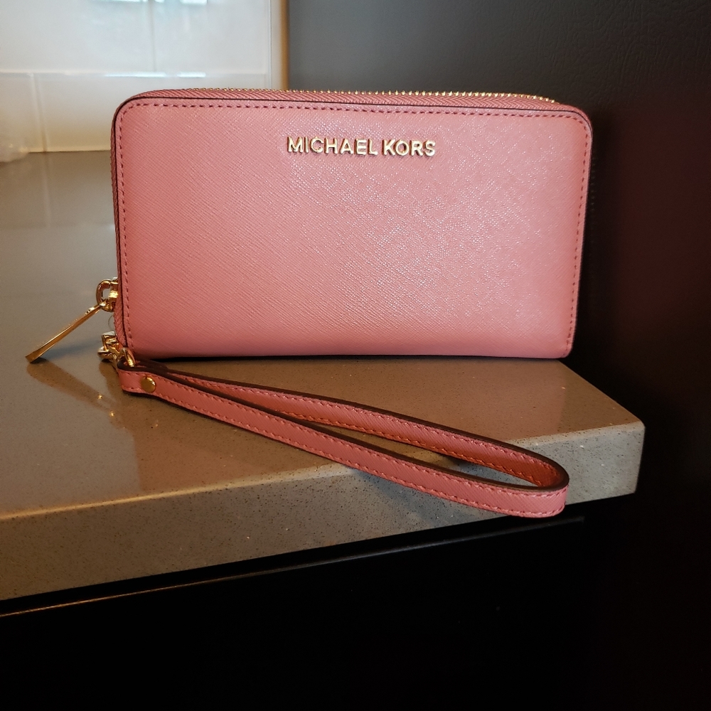 Michael Kors Jet Set Travel Phone Wallet